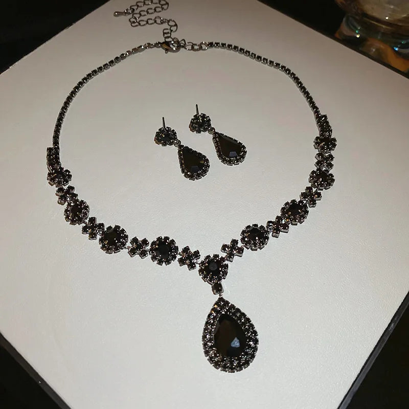 Midnight Obsidian – Colar & Brincos Preto Luxo