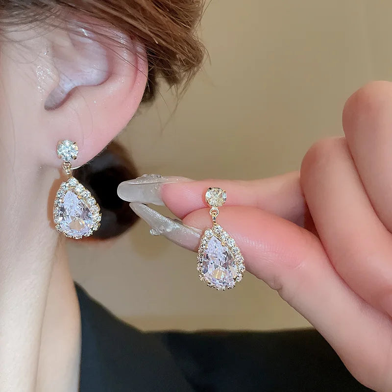 Aurora Diamante – Colar & Brincos Gota Clássica